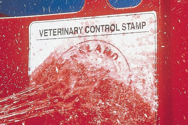 Vollständige Auflösung im Wasser - einfach und schnell Spezialetiketten, die sich in Wasser vollständig auflösen und mit dem Abwasser entsorgt werden