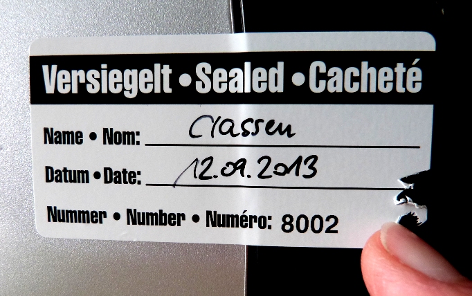 Siegel-Aufkleber - manuell beschreibbar mit Folienstift  Nummeriertes dreisprachiges Sicherheitsetikett zum Versiegeln mit Zeilen zum Eintragen von Name und Datum