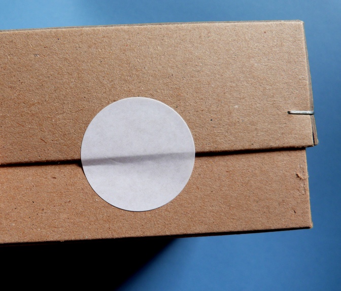 Superhaftpapier-Etiketten mit starkem Klebstoff zum Verschließen von Kartonagen mit rauem Untergrund 