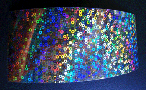 Holografische PP-Folie mit leuchtenden Hologrammfarben und auffälligem Bubble-Muster