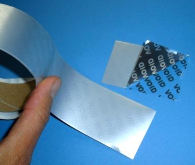 Sicherheitsklebeband aus silberner Void-Folie auf 50m-Rollen Silbernes Sicherheitsklebeband mit Void-Effekt auf Rollen zum Zuschneiden