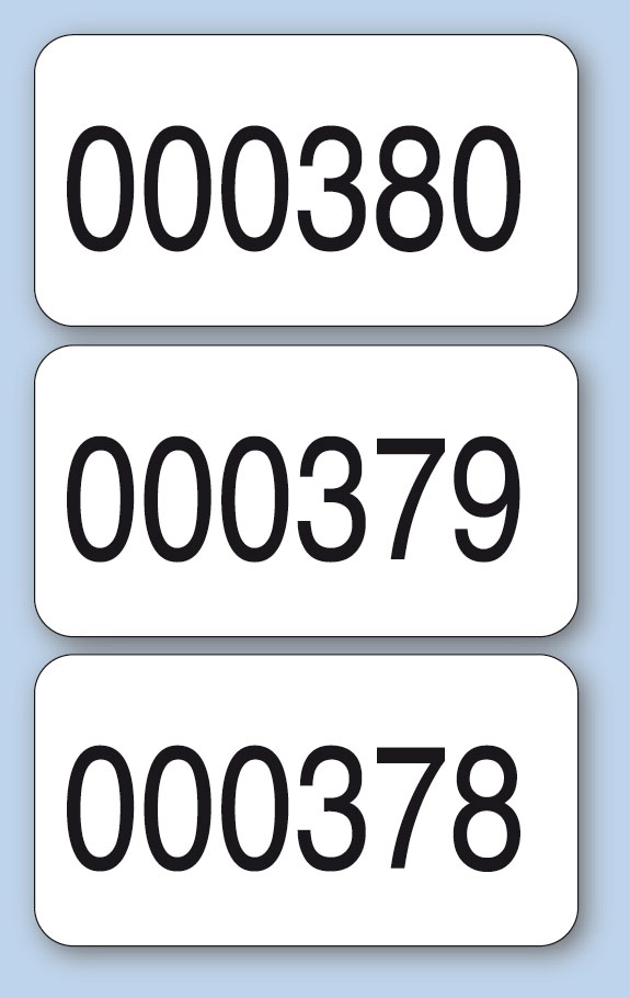 Nummerierte Etiketten aus weißem Papier mit individuellen Ziffernreihen und in vielen Formaten