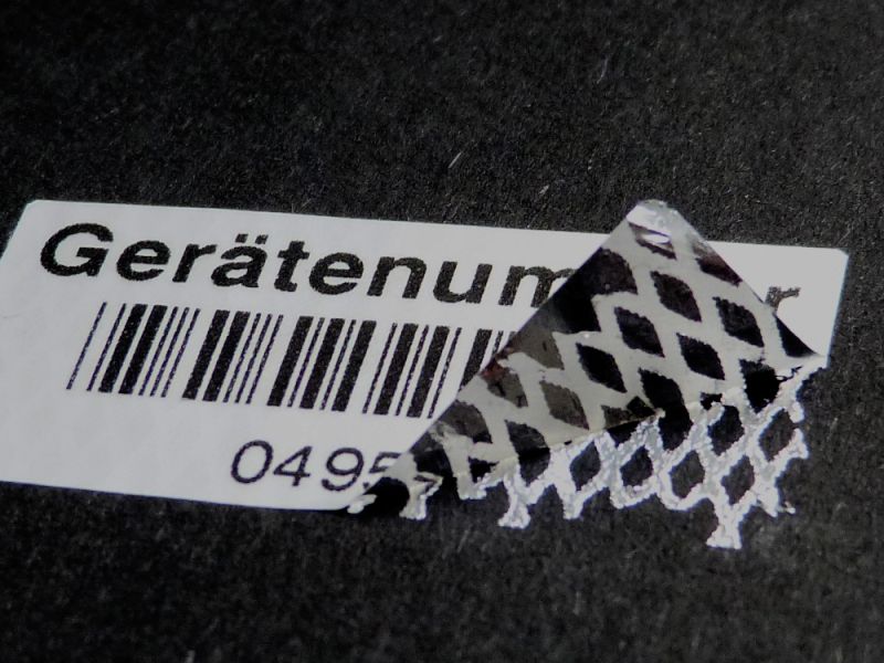 Geräte- und Garantieaufkleber als Sicherheitsaufkleber mit Barcode im Format 45x13mm