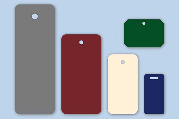 Rechteckige Anhängeetiketten aus farbigem Karton in verschiedenen Formaten und Farben