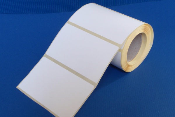 Etiketten aus weißem Papier auf Blanko-Rollen für Thermotransferdrucker