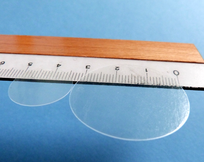 Transparente Klebepunkte aus durchsichtiger Folie in verschiedenen Größen 