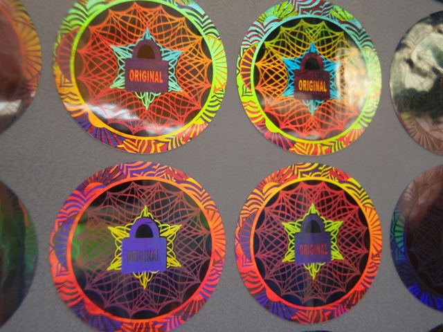 Rundes Hologramm-Etikett  mit Hologrammschriftzügen VOID Original zum Schutz vor Fälschung