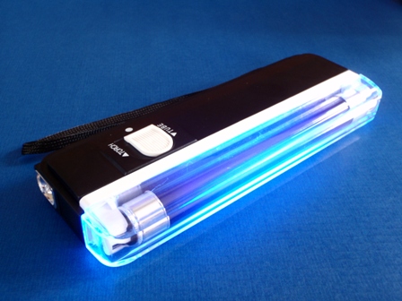 UV-Prüflampe mit blauem Licht zum sichtbar Machen von Lumineszenz-Sicherheitsdruck 