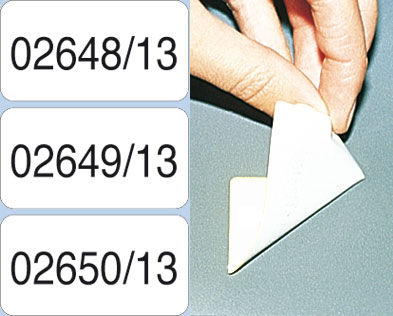 Nummerierte Non-Perm-Etiketten aus weißem Papier mit wieder ablösbarem Klebstoff und individuellen Ziffernreihen