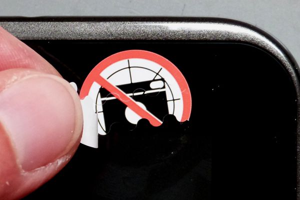 Fotoverbot-Siegel - manipulationssicher und rückstandsfreie Ablössn Fotoberbot-Siegel auf Smartphones werden beim Ablösen zerstört