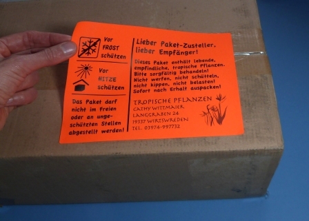 Verpackungsetikett für Fracht und Versand aus leuchtrot Papier zum selbst Drucken per Laser