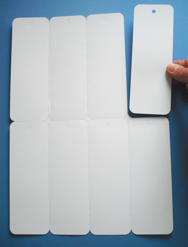 Robuste Anhängeetiketten aus weißem Polyester auf A4-Bogen zum Bedrucken per Laser