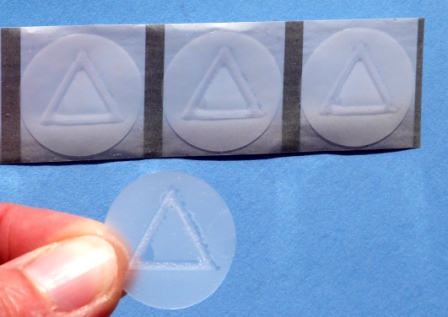 Selbstklebende taktile Warnzeichen aus transparenter Folie mit tastbarem Dreieck für Blinde und Sehbehinderte