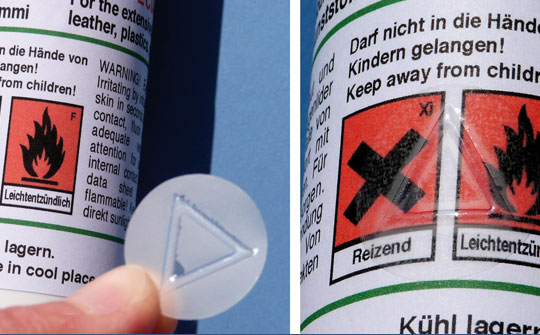 Taktiles Warndreieck als Produktaufkleber Etikett mit tastbarem, taktilem Warndreieck als Warnsymbol auf Verpackungen mit Gefahrstoffen