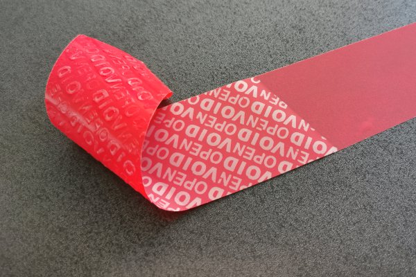 Ablösbare rote Sicherheitsfolie - markant und manipulationssicher  Manipulationssichere rote Sicherheitsetiketten mit Void-Open-Effekt beim Ablösen