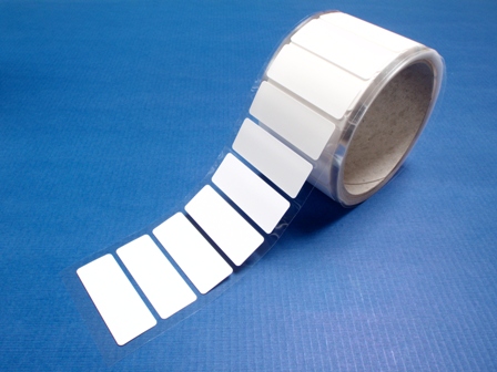 Labels aus PP-Haftfilm für Glas und glatte Oberflächen Weiße Adhäsionsetiketten aus PP-Haftfilm für Glas und glatte Oberflächen