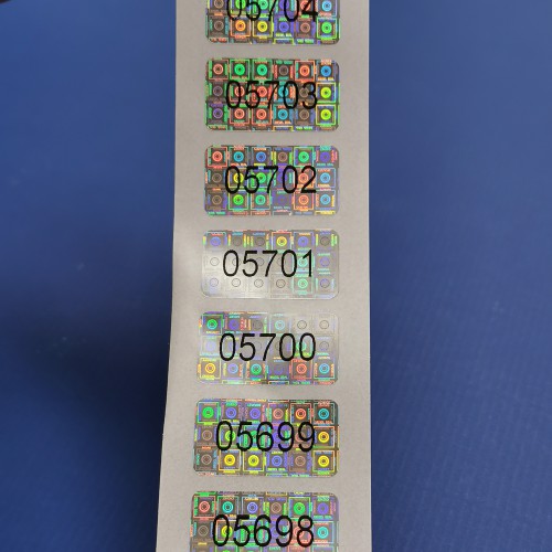 Hologrammetiketten in verschiedenen Formaten  mit fortlaufender Nummerierung in jeder Größe