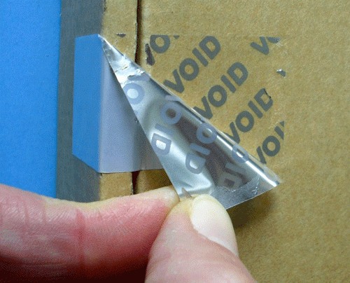 Silbernes Sicherheitssiegel VOID mit extra starkem Klebstoff für Verpackungen und Kartonagen 